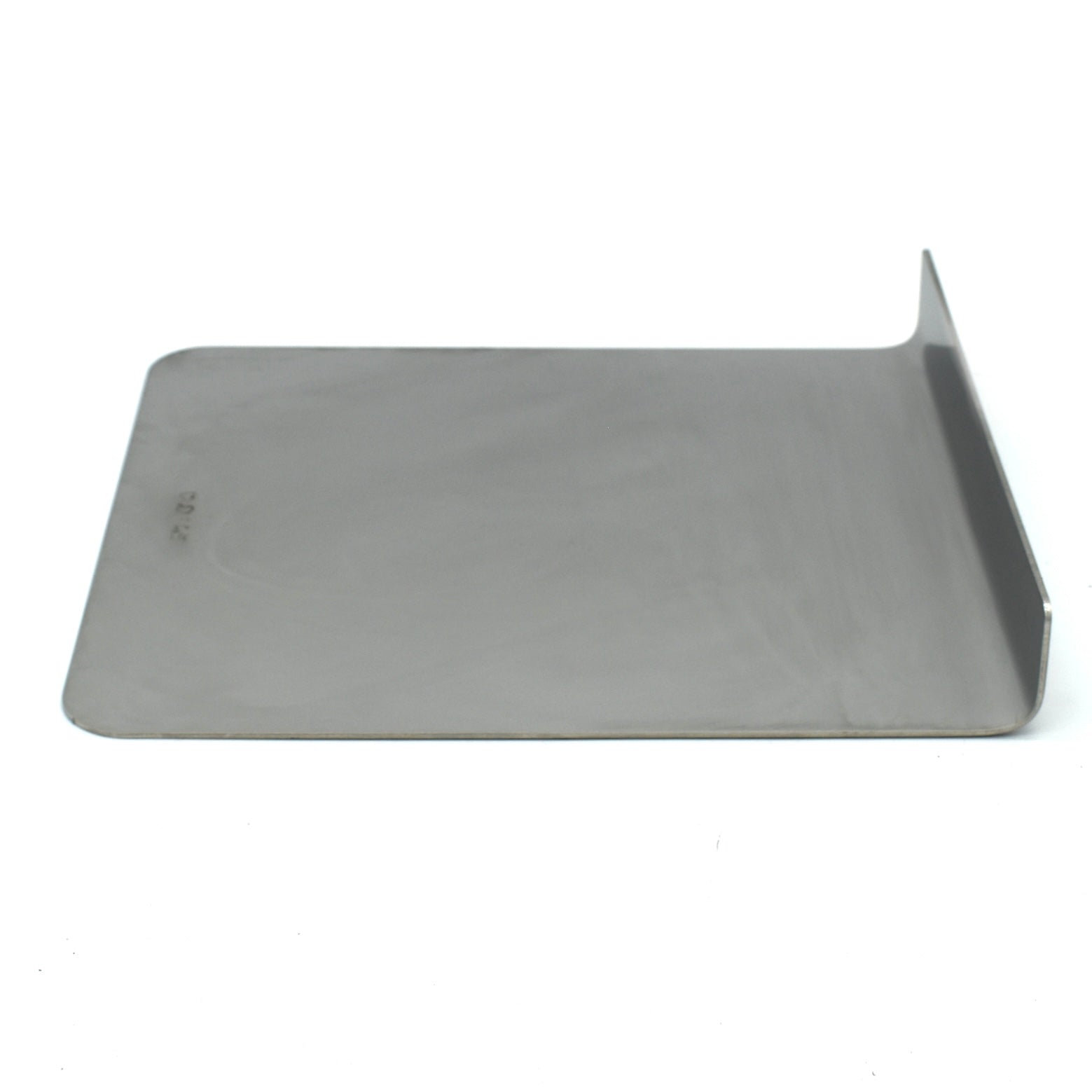 Side profile of an Weber GA offset plate showing the length and height