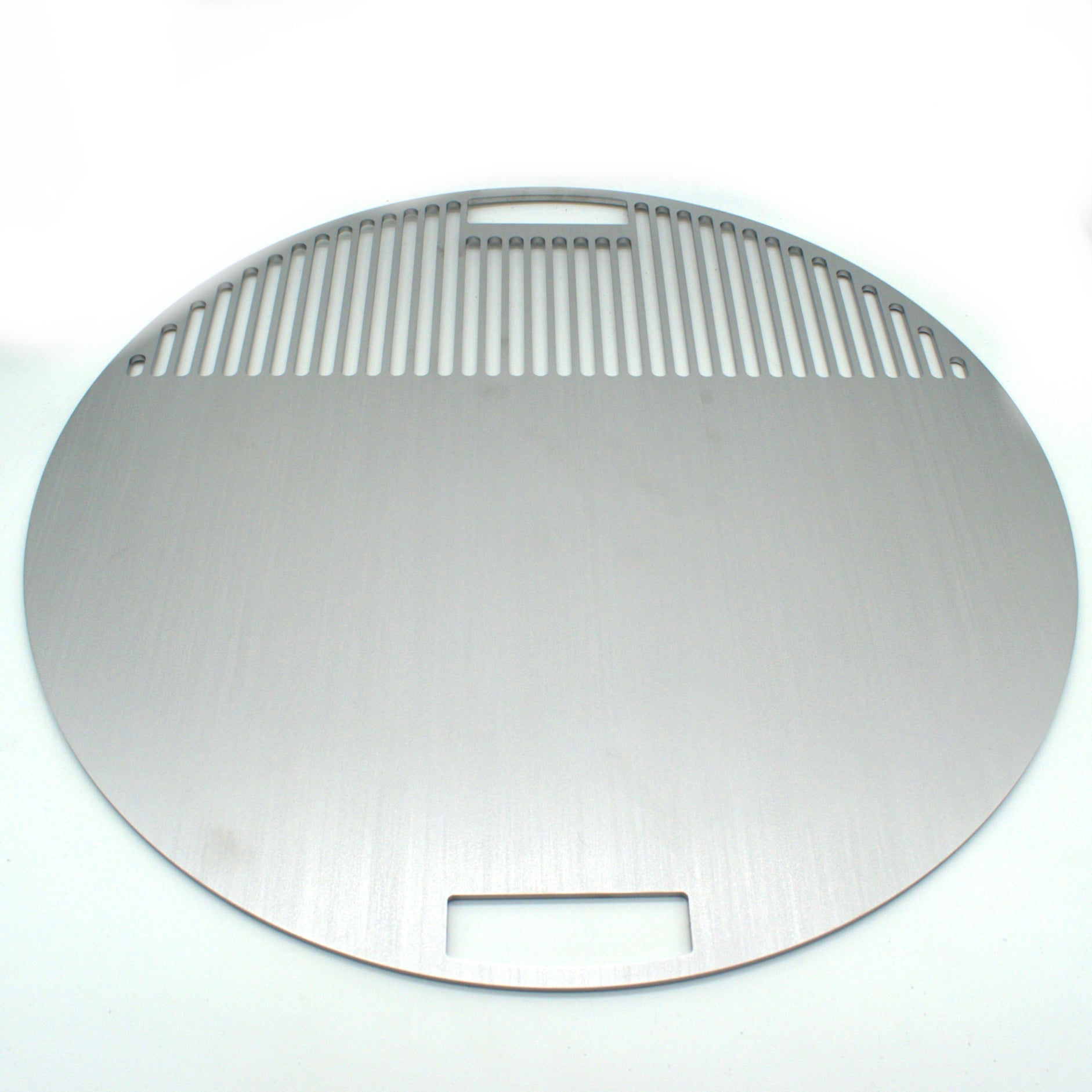 Angled view of the round grill plate, special cooking stainless plate